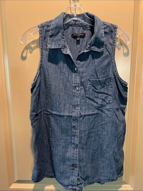Banana Republic Factory Sleeveless Denim Button-Down Top - Blue